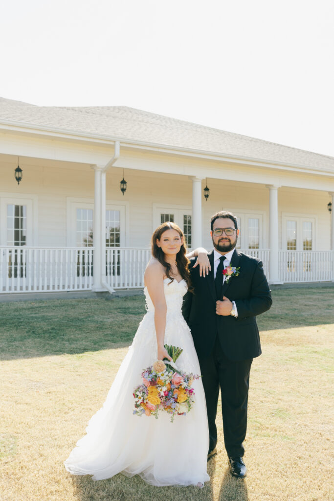 bride and groom outdoor photos