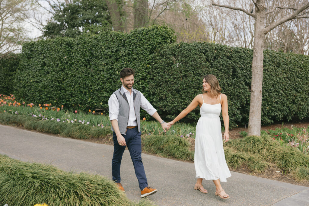 couples photography inspiration at Dallas Arboretum and Botanical Gardens