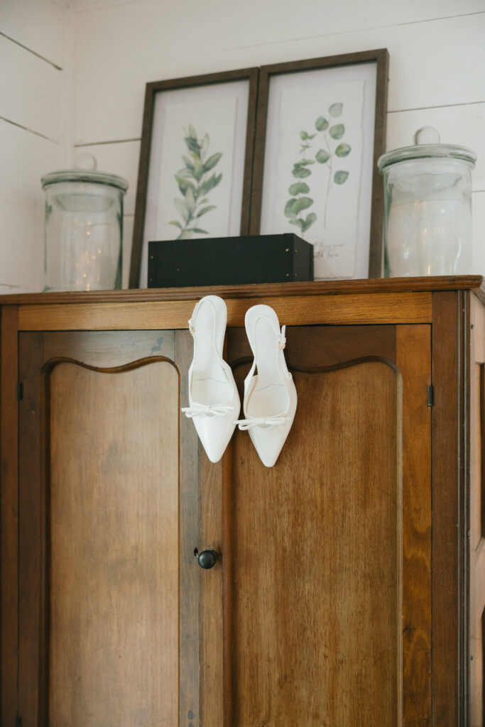 wedding details at lakeside wedding