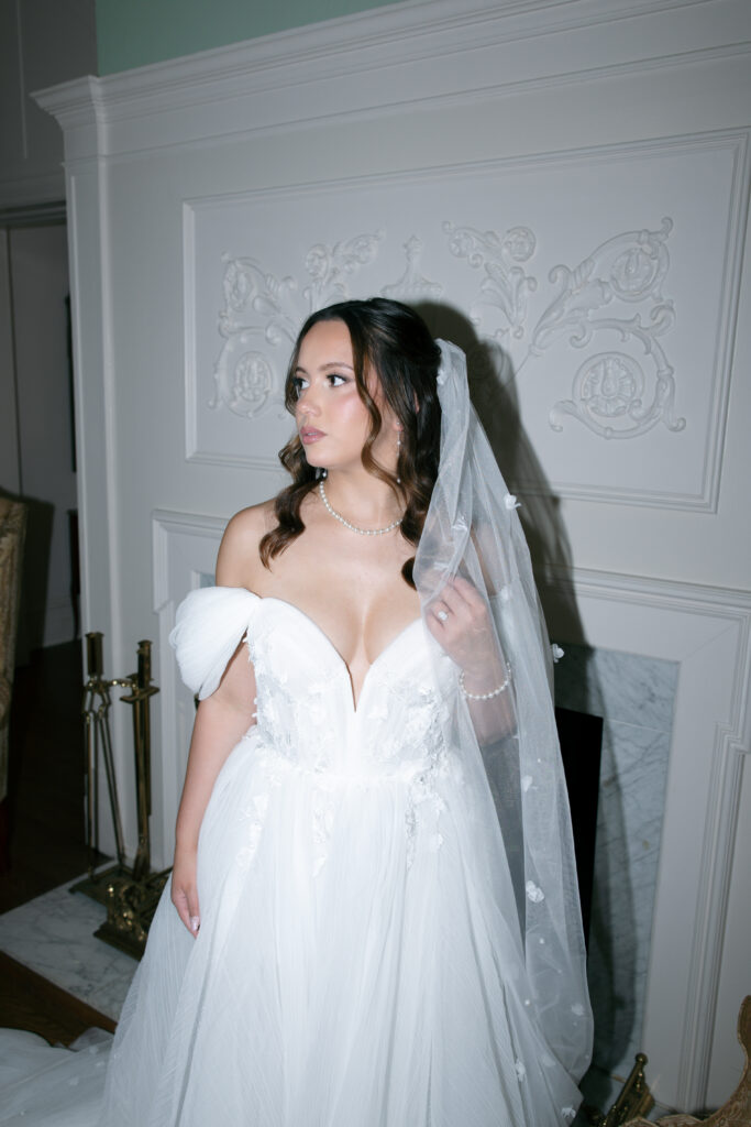 cinematic bridal photos at woman's club in dallas