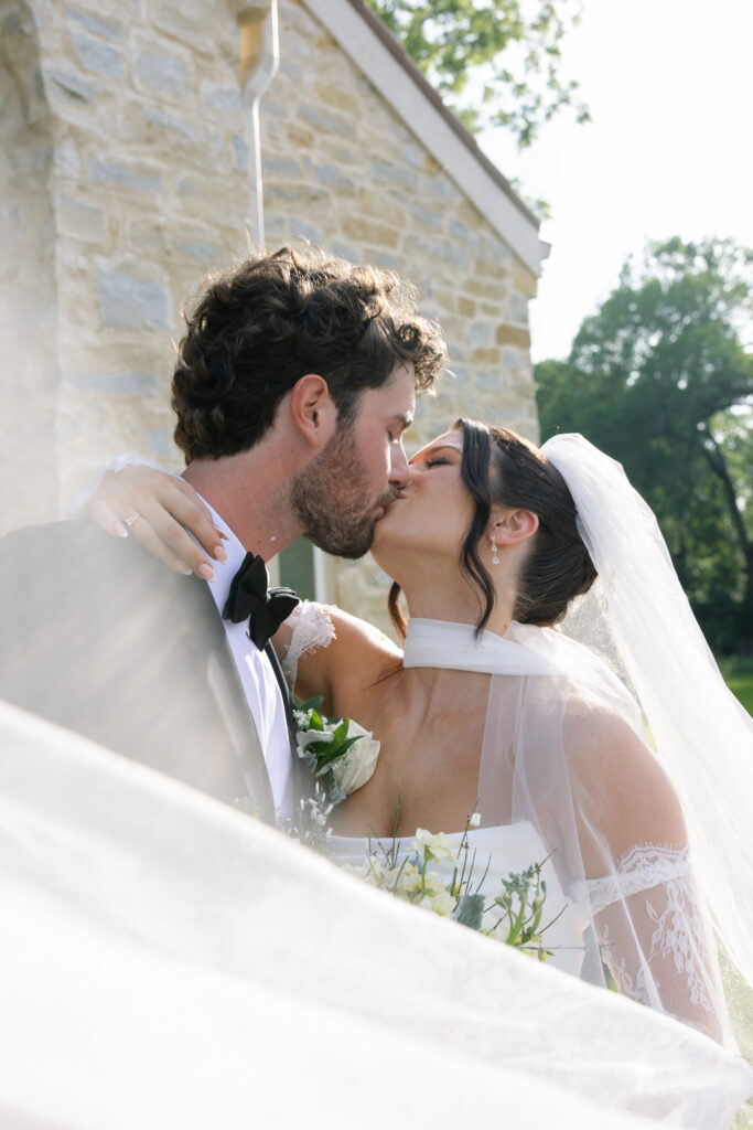 bride and groom kissing at the springs in waxahachie